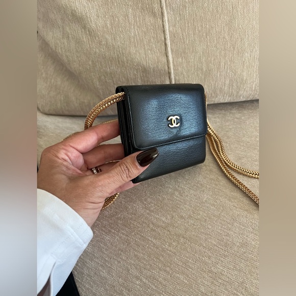 CHANEL AUTHENTIC Wallet in great condition. Comes with everything you pictured - Picture 4 of 17